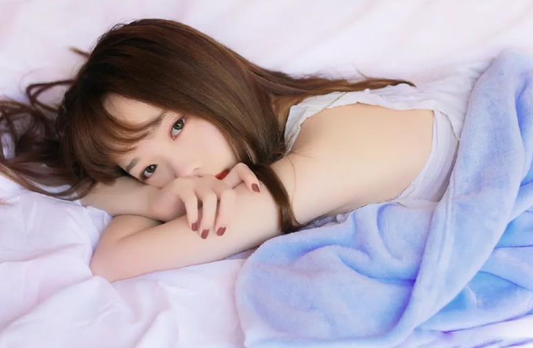 女人喜欢你的十个表现绝对装不了,男生其实已经暗示了喜欢你的表现