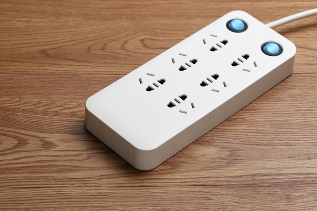 电脑屏幕无信号黑屏主机还在运动,电脑正常使用突然黑屏显示无信号