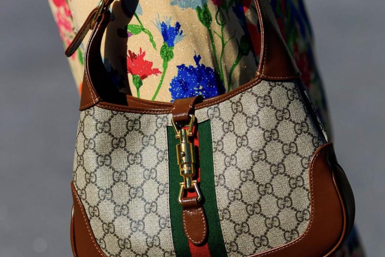 明星都抢着穿！让法国时尚达人痴迷的“破烂衣服”到底有什么魔力