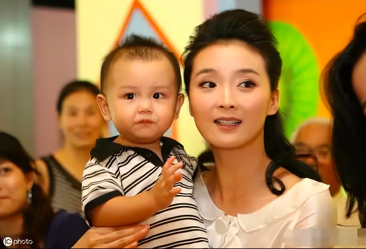 晴格格王艳婚后生活,晴格格继子王艳现状