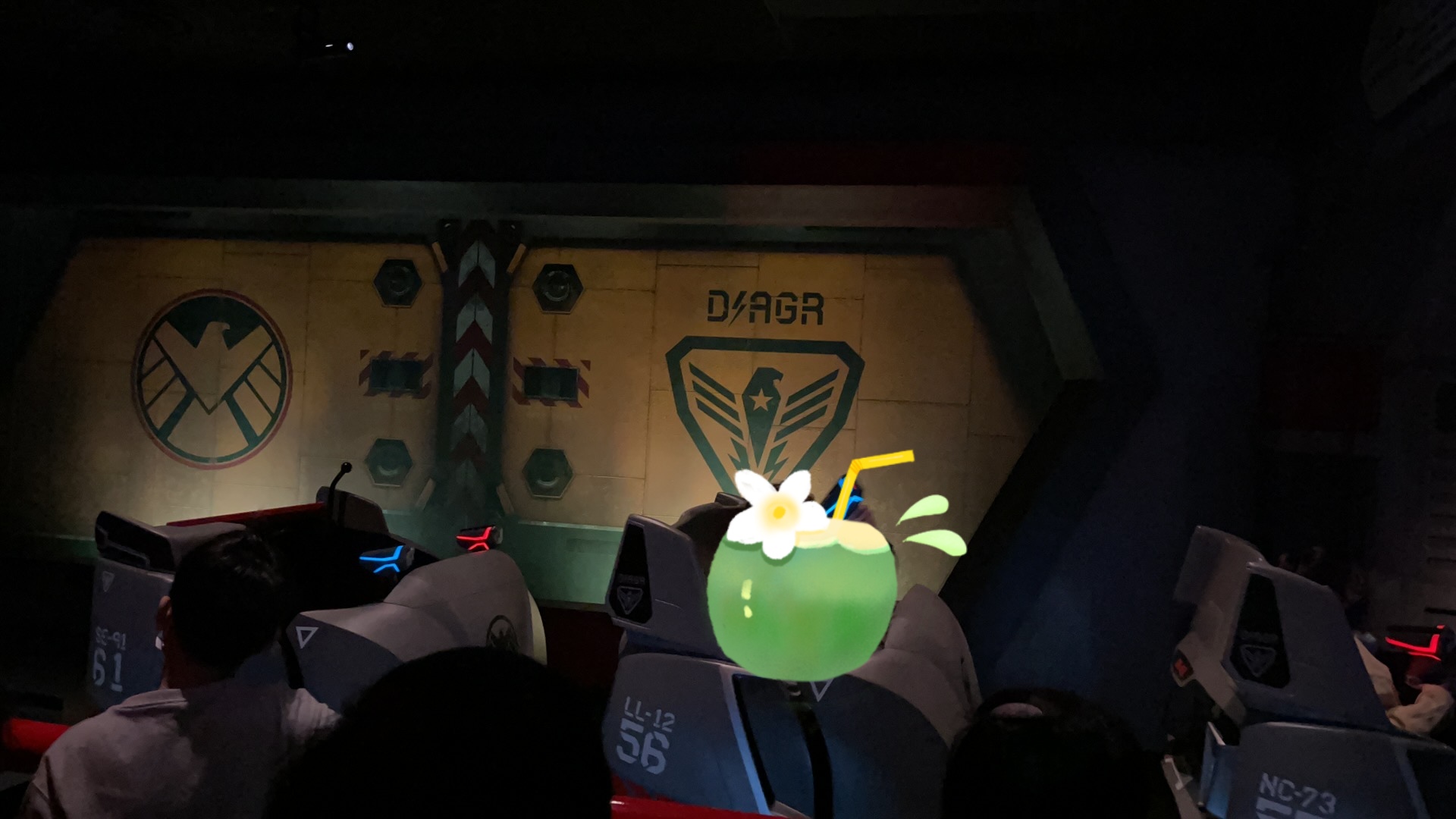 香港迪士尼和香港海洋公园哪个大,香港迪士尼过山车视频