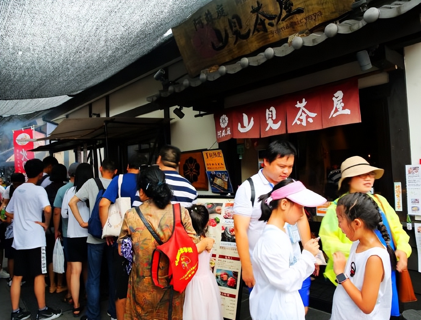 带孙女出去看世界,带着孙女看世界