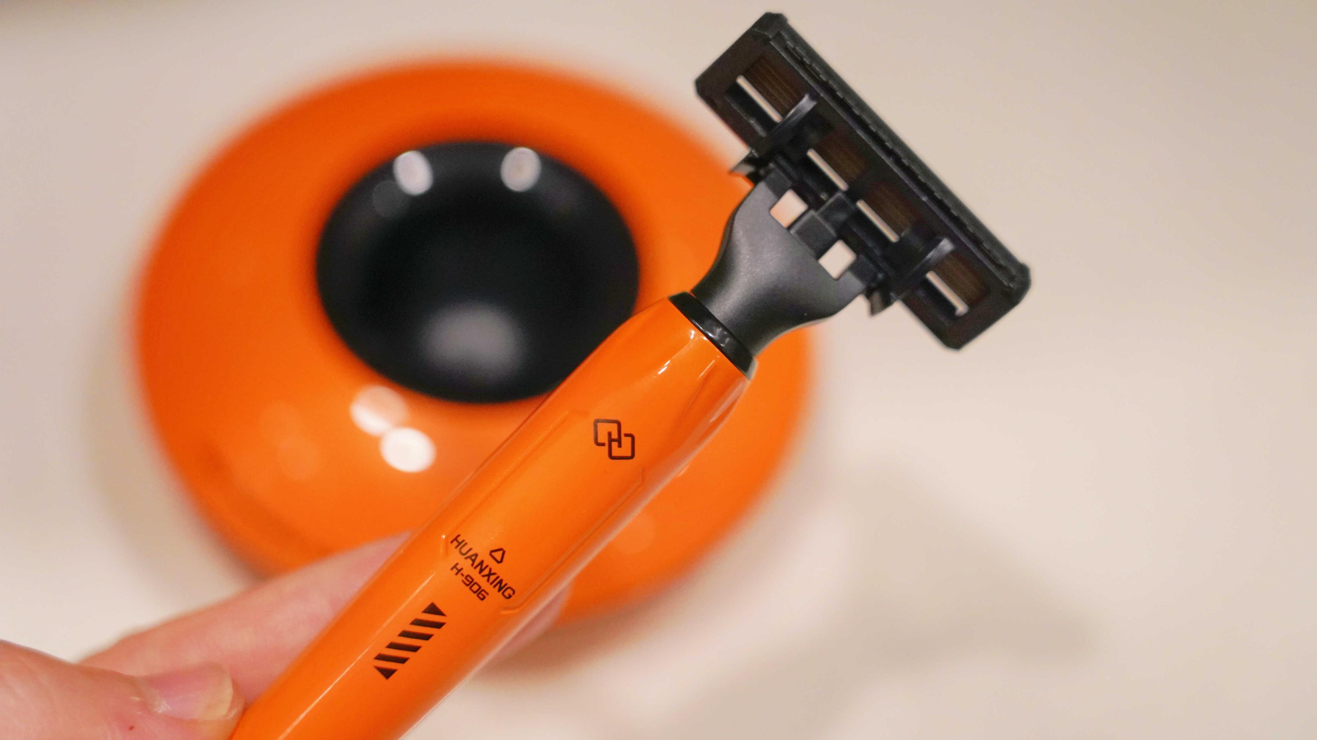 飞科剃须刀520小飞碟测评 (焕醒星洞小飞碟手动剃须刀体验)