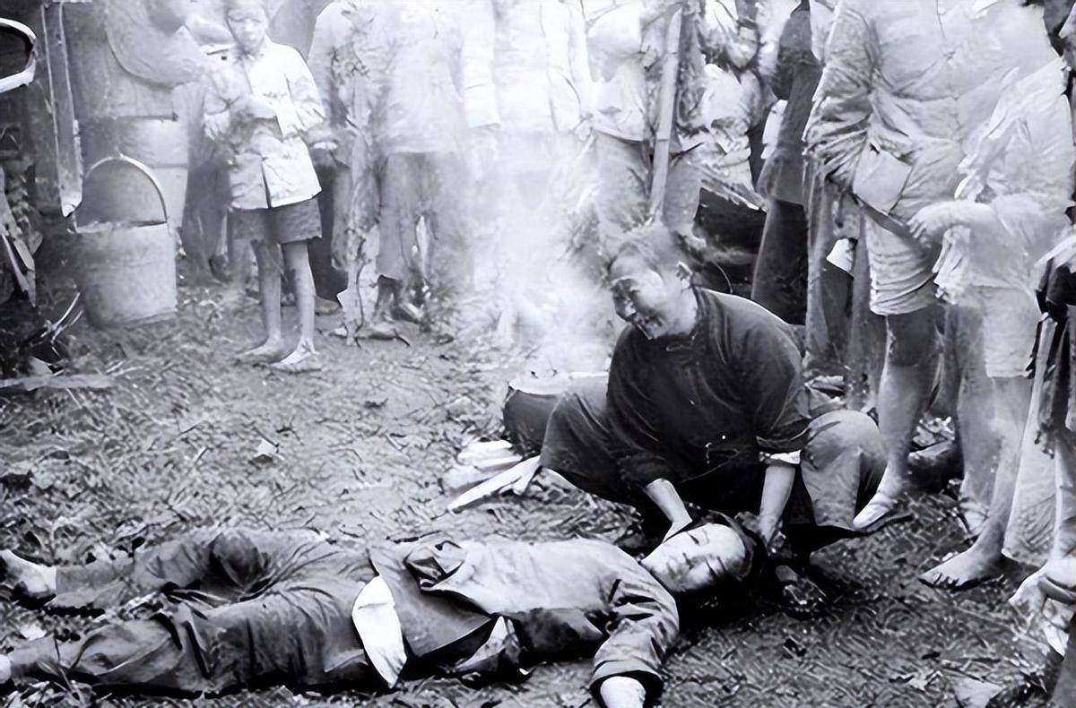 21张真实又罕见的老照片，阴毛假发工作者，我怀疑他用错地方了3