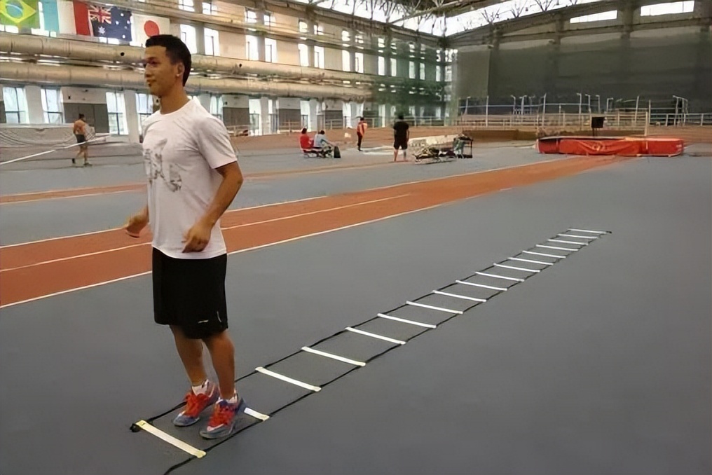 羽毛球专项灵敏步伐训练,羽毛球专项灵敏步法训练