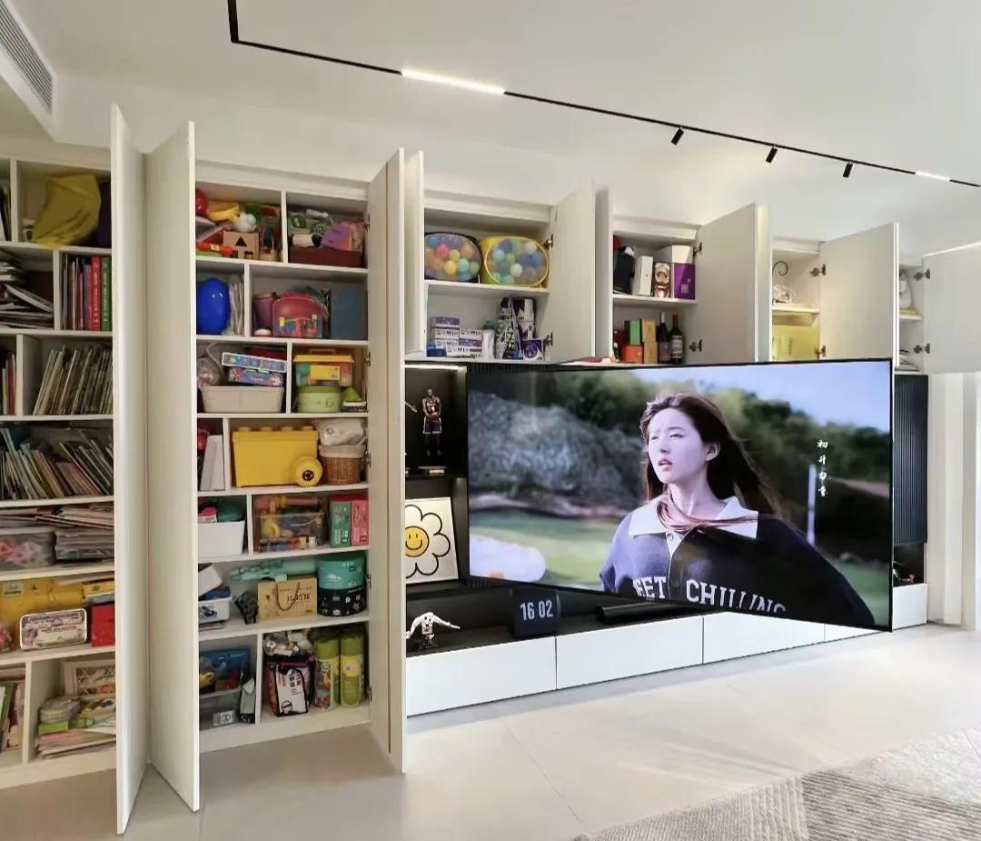 入住即后悔！老婆花5万做了满墙柜子，现在拆房的心都有了…