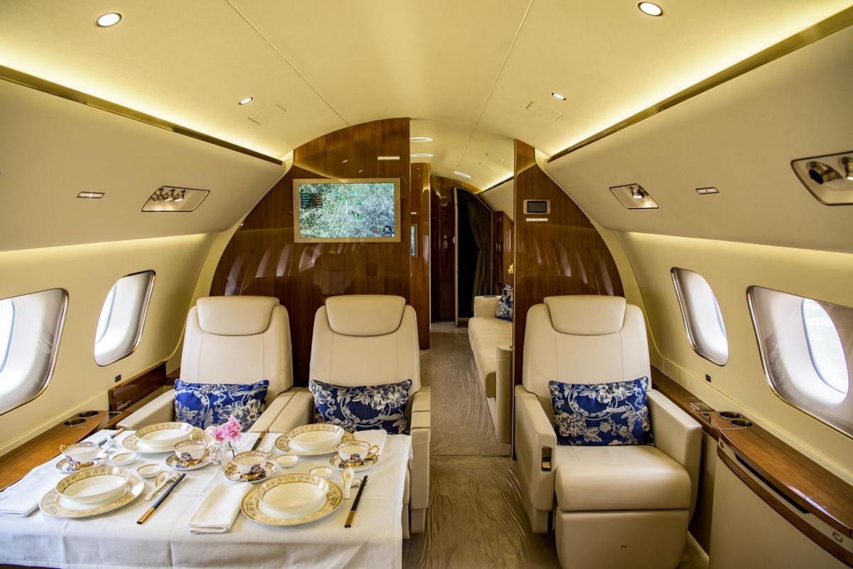 c罗和梅西的私人飞机,c罗梅西内马尔最强三剑客