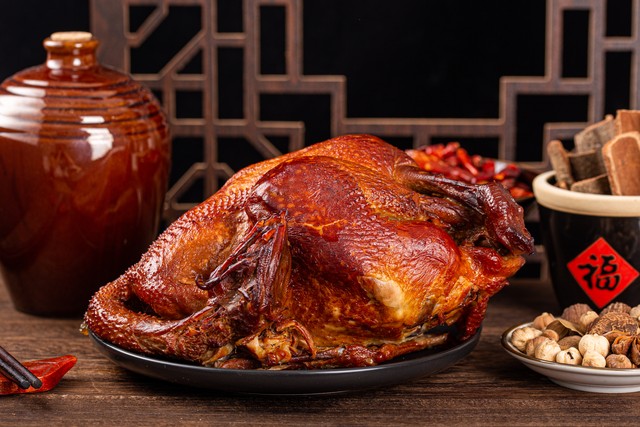 放假回家我给未见过面的侄子一千，弟媳妇嫌少，母亲：把钱收起来