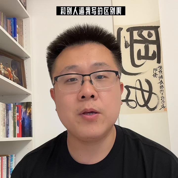 提前锁定今年最佳*场官**小说