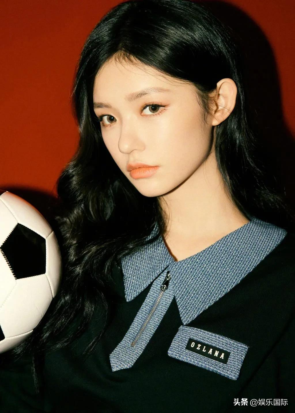 林允抱着白敬亭,林允抱人