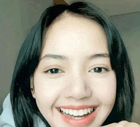 lisa和智秀秒变脸,lisa炫技