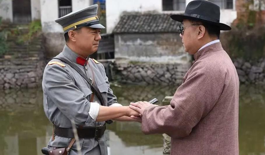 生死线打拼10年,穷小子彭德怀,为何从军后一路升迁?多亏2贵人