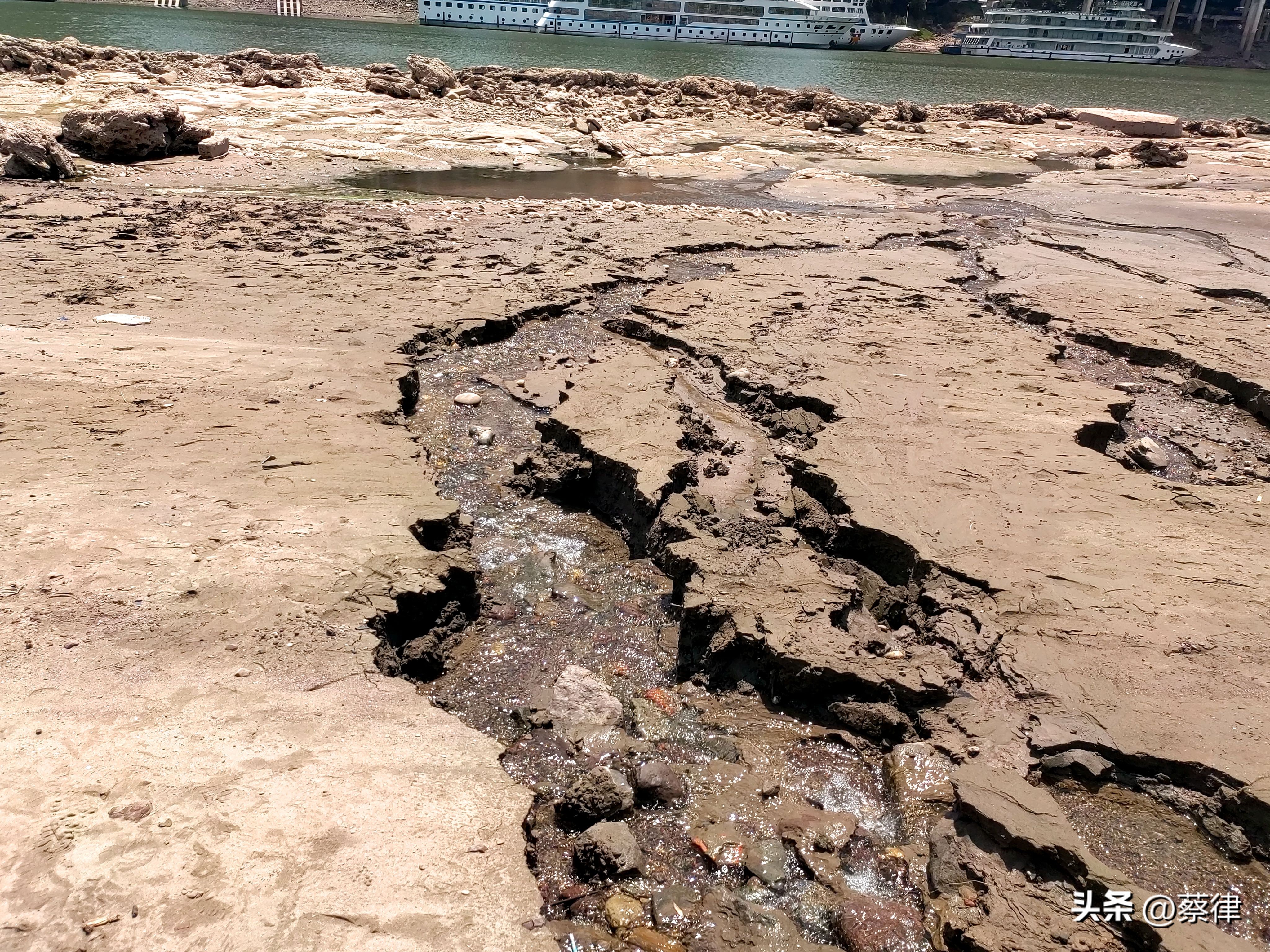 热沙无雨看江天！实测朝天门两江交汇高温枯水期的最低水位