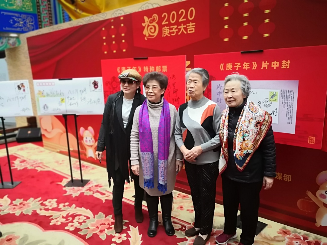 一枝白菊祭故人的诗句,折枝菊花寄哀思