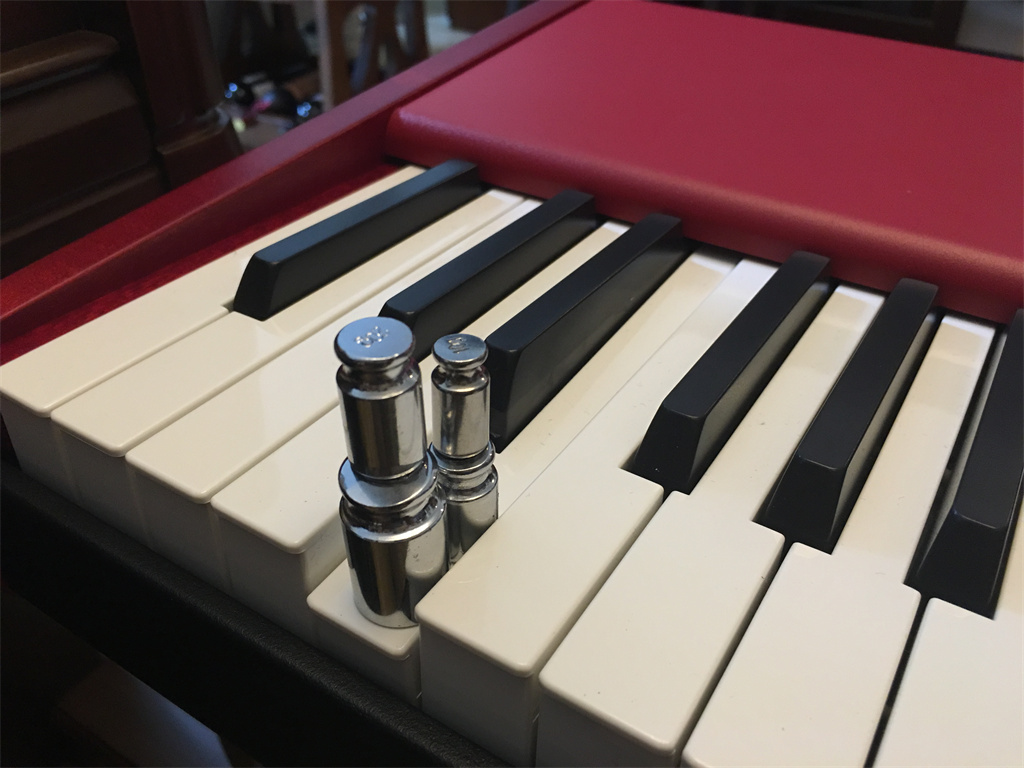 电钢琴能不能当作钢琴来弹,学钢琴可以偶尔用下电钢琴练习吗