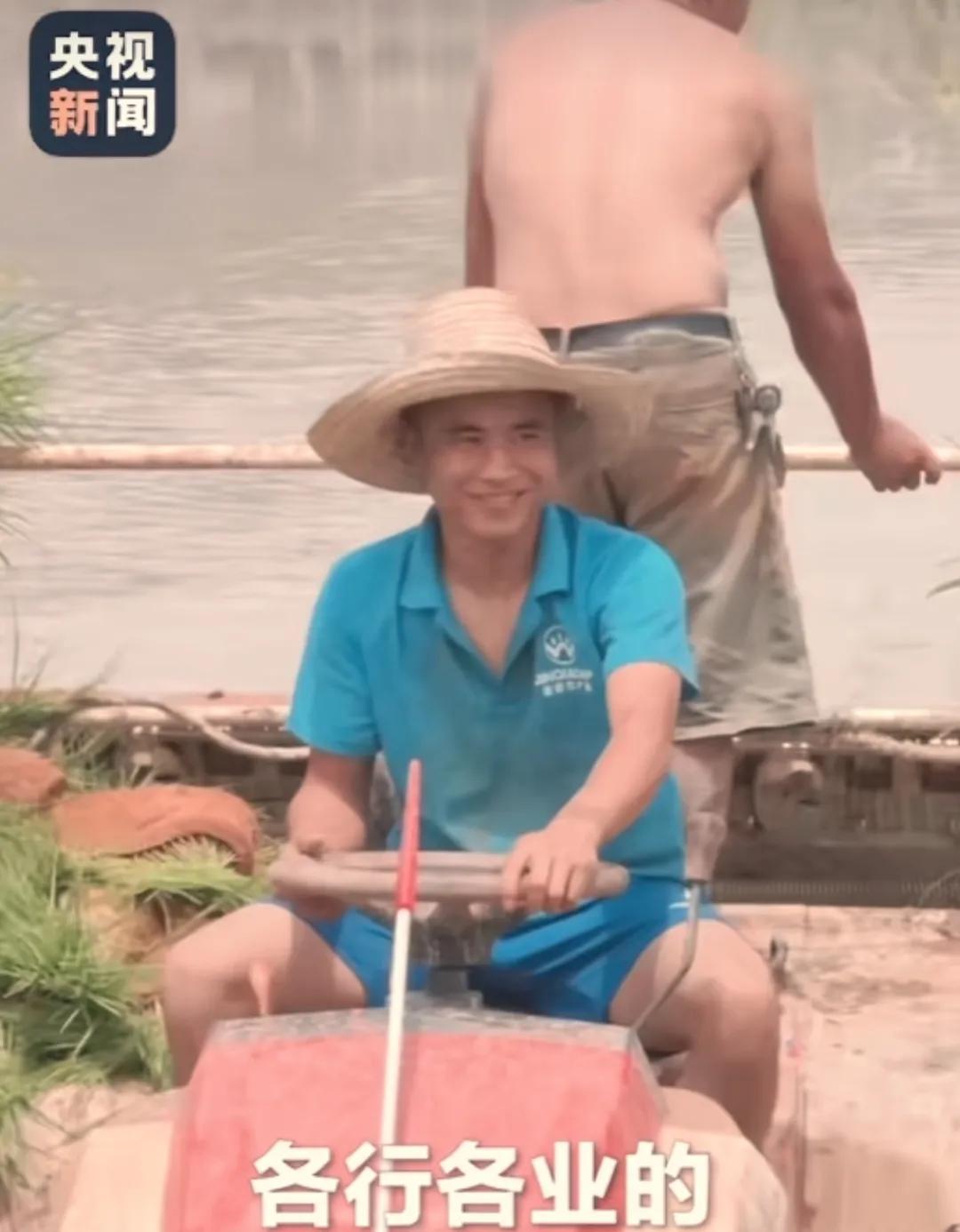 华春莹为“村超”点赞，足协想到“村超”调研，网友：不欢迎。