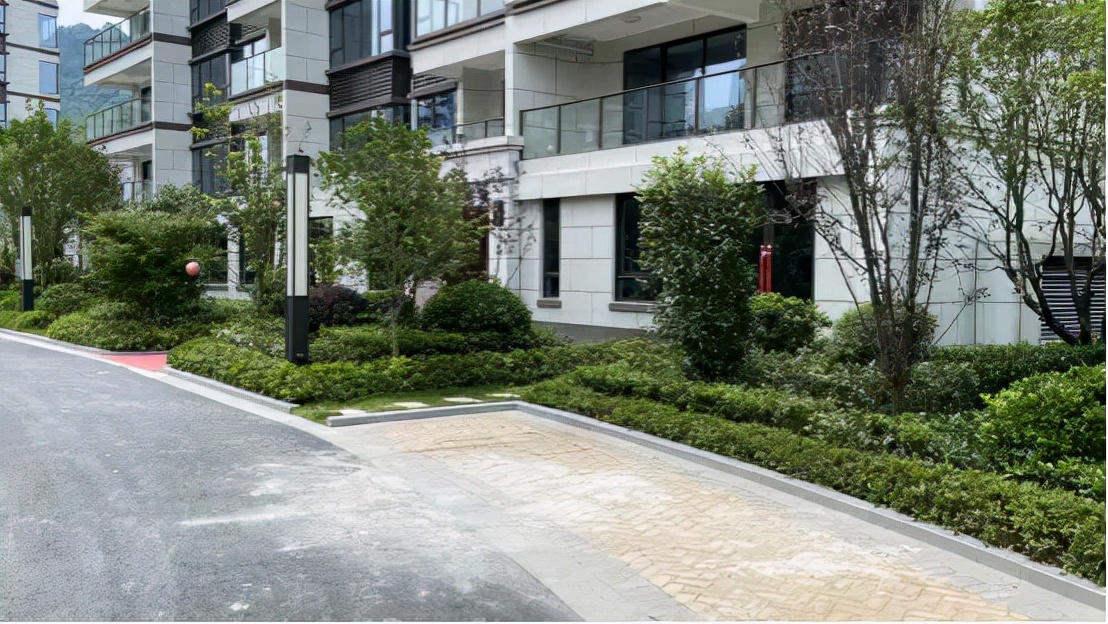 直击“口悲”楼盘交付，华丽袍服背后的虱子