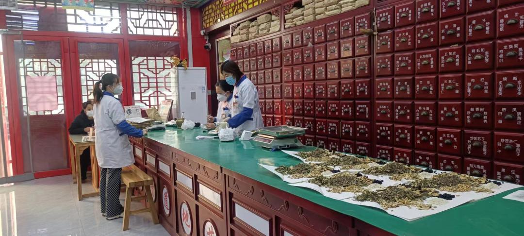 阳后二十天没症状ct显示肺炎,阳了10来天还有咳嗽会是肺炎吗