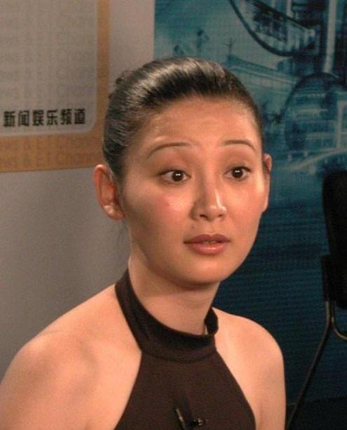 娱乐圈又爆一大瓜，徐帆收养的女儿，竟是冯小刚的“私生女”