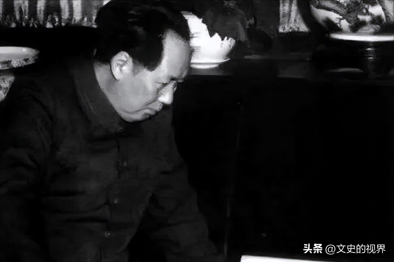 52年毛主席参观孔庙，饶有兴致地考了旁人一题：可知孔子姓什么？