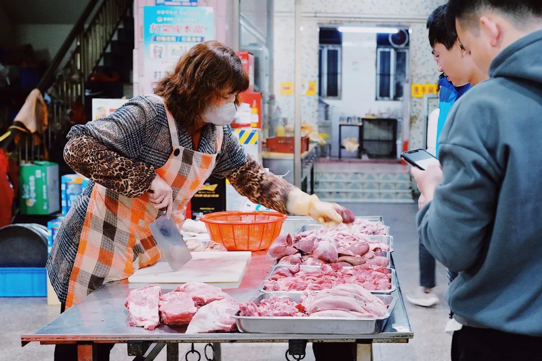 奇了怪了，究竟是什么宝地让广州老饕们也净爱往这钻？