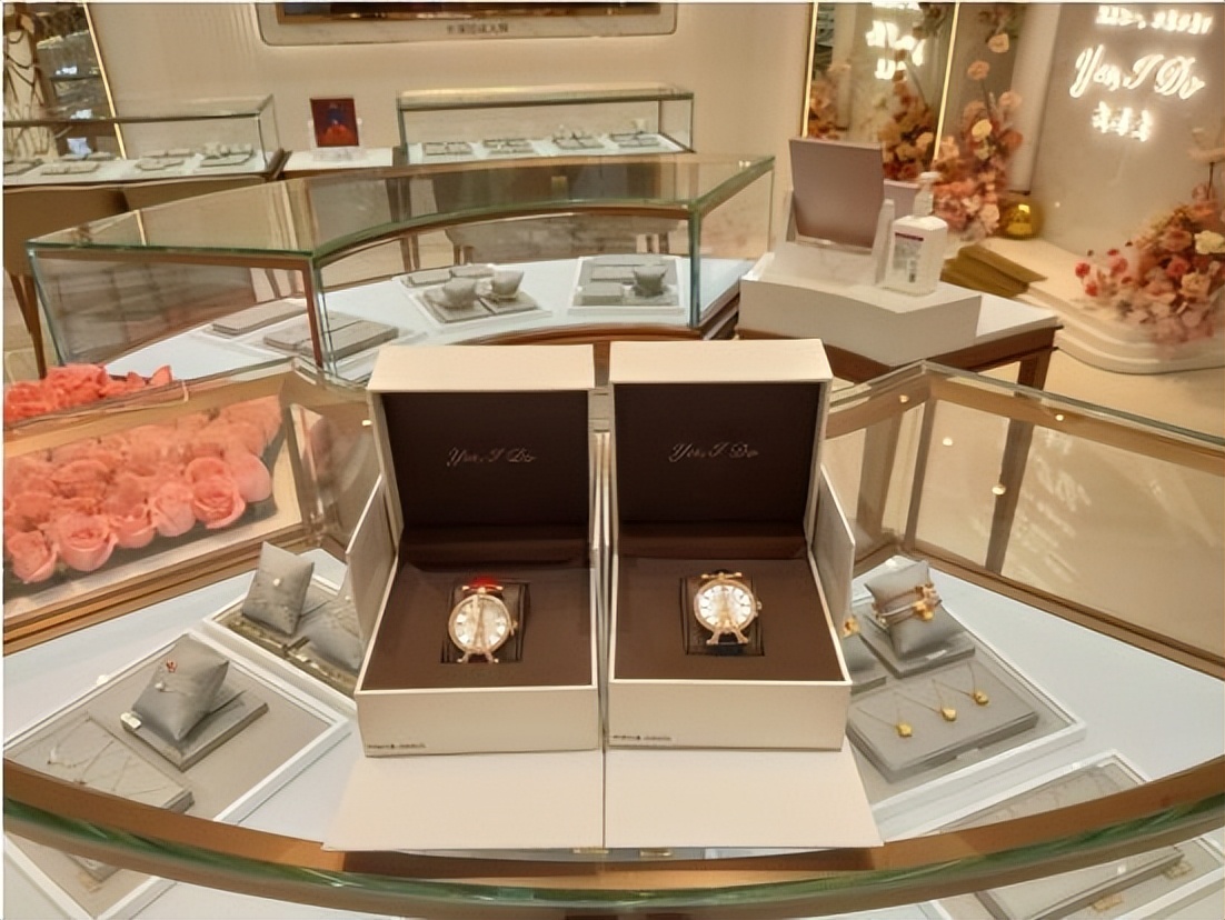 热烈祝贺IDo埃菲尔铁塔高端腕表入驻西安赛格国际购物中心店