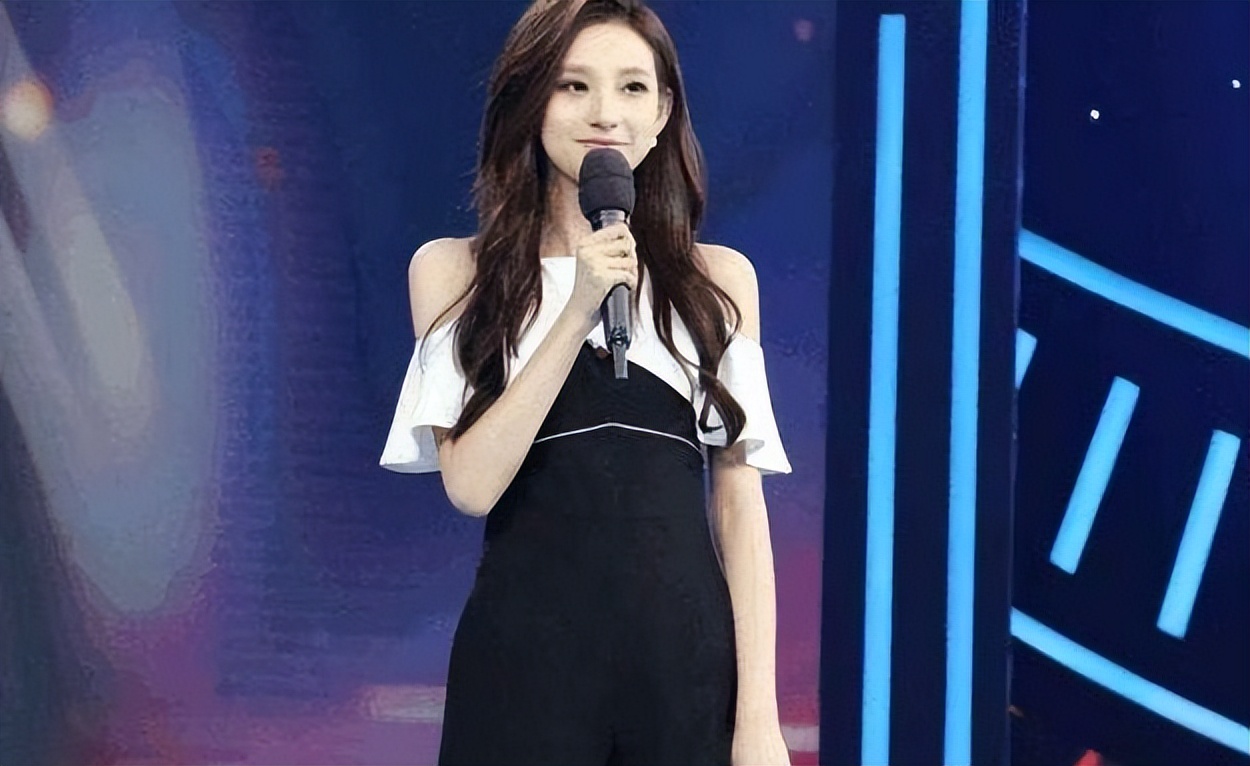 新任电台一姐战胜董卿李红,央视一姐颜值不输董卿李红