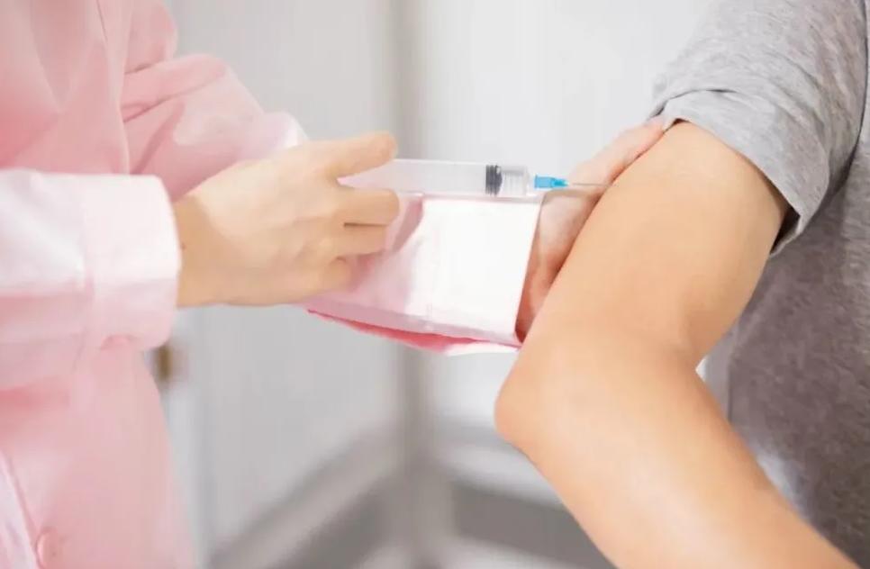 女性阴道有白色泡沫排出，或许暗示4种情况，别不当回事