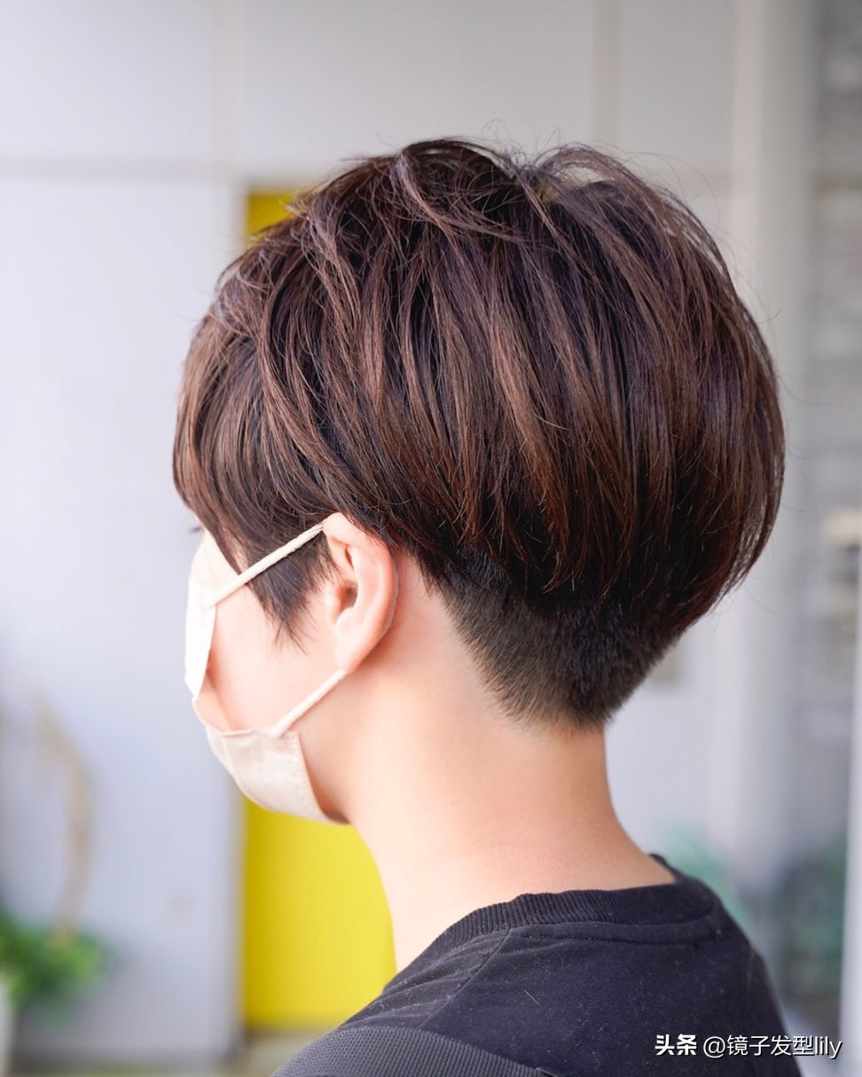 中年发型女2020流行发型妈妈,中年女性发型2021年流行烫头发型