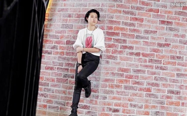 成龙谈林凤娇和房祖名,成龙谈林凤娇房祖名