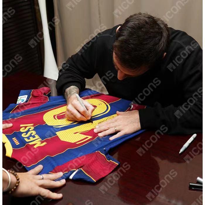 16-17赛季梅西亲笔签名球衣,梅西在哪个队签名的球衣更值钱