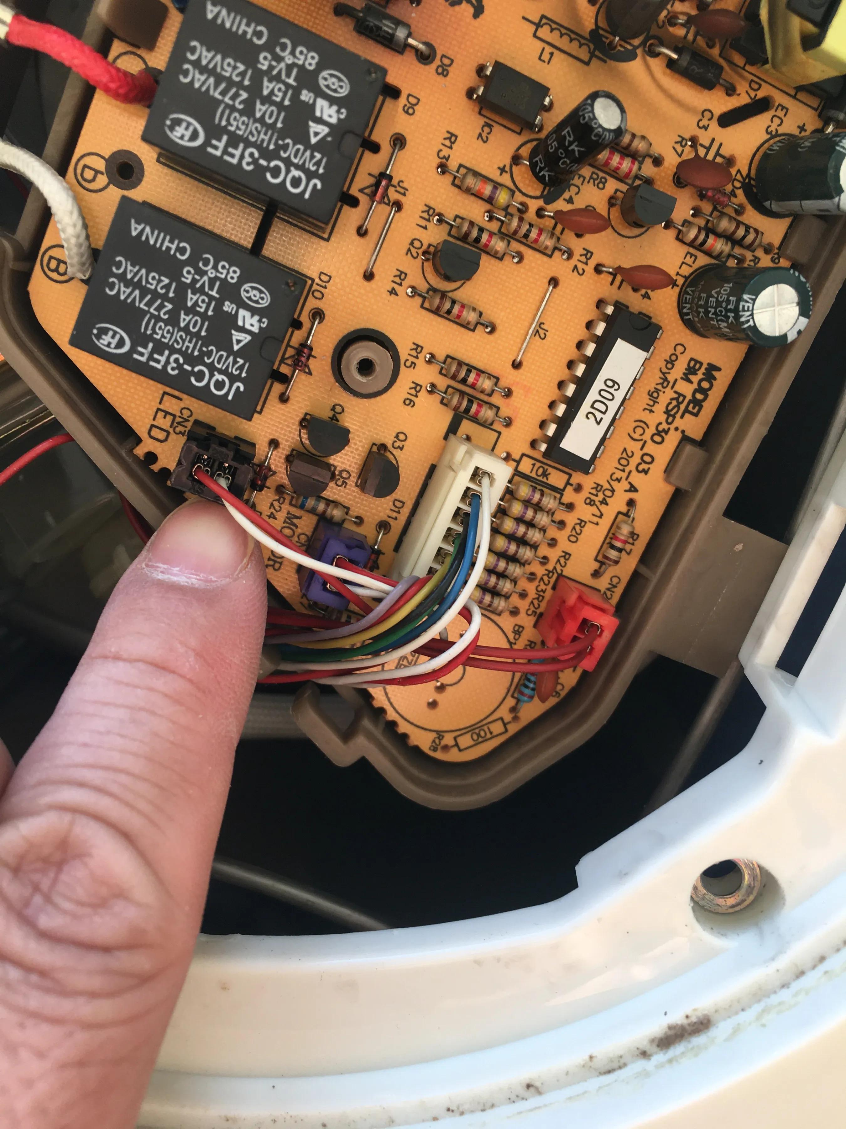 skg电热开水瓶维修教程,skg电热水壶弹簧盖弹起损坏