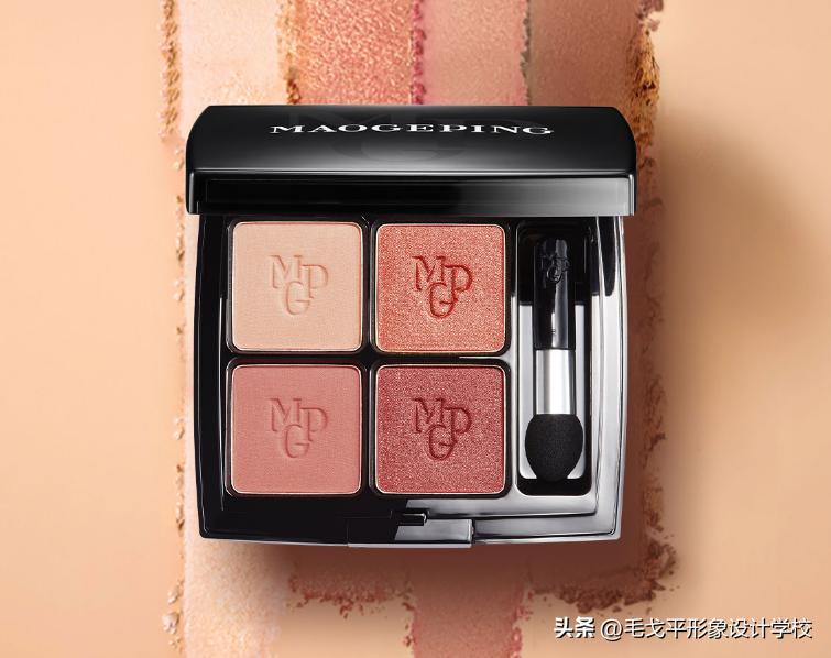 怎样用四色眼影盘画出高级眼妆,眼妆新手必学什么眼影好用