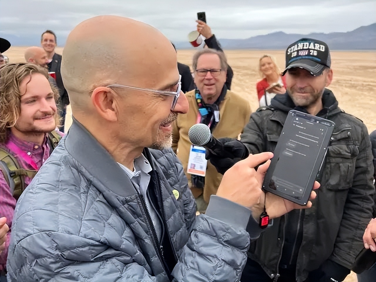 手机厂商拥抱卫星通信技术,高通正式推出卫星通信