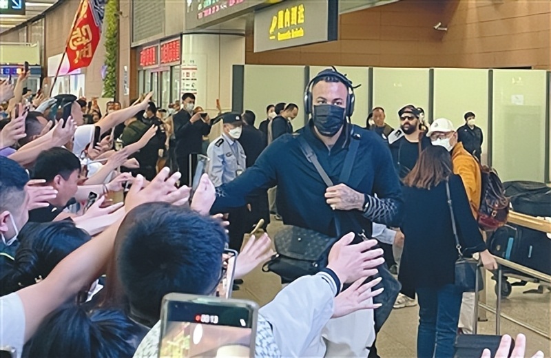 辽篮回沈阳球迷接机,辽篮出征球迷送行