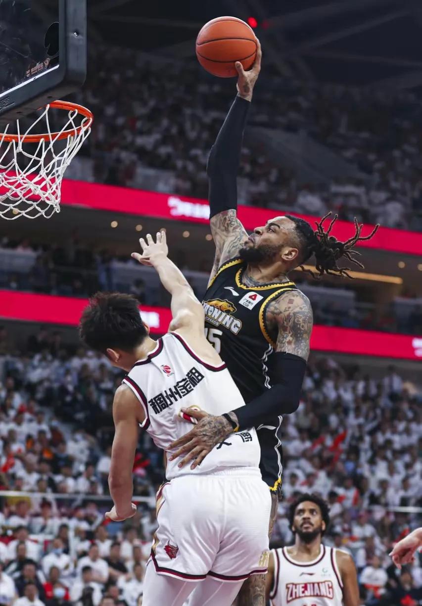 辽宁球迷对杨鸣的评价,辽宁队对杨鸣的评价