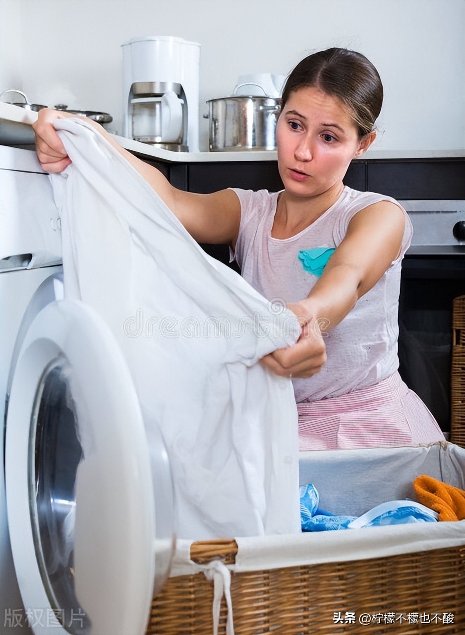 小苏打可以去除发霉衣服上的霉吗,住在一楼衣服怎样防止潮湿和发霉