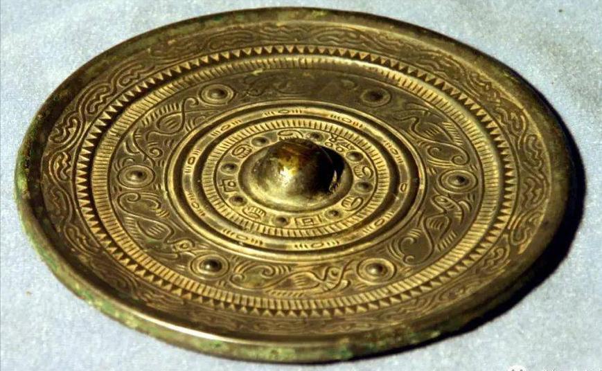 关二爷的眼是吊眼还是丹凤眼,关二爷为什么闭着眼睛