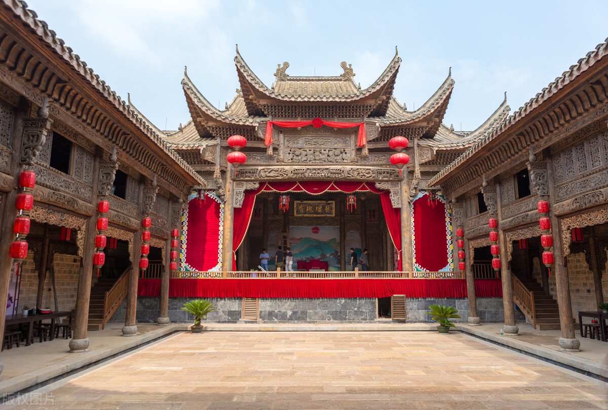 长沙国金中心网红打卡公仔雕像,湖南长沙网红打卡旅游景点