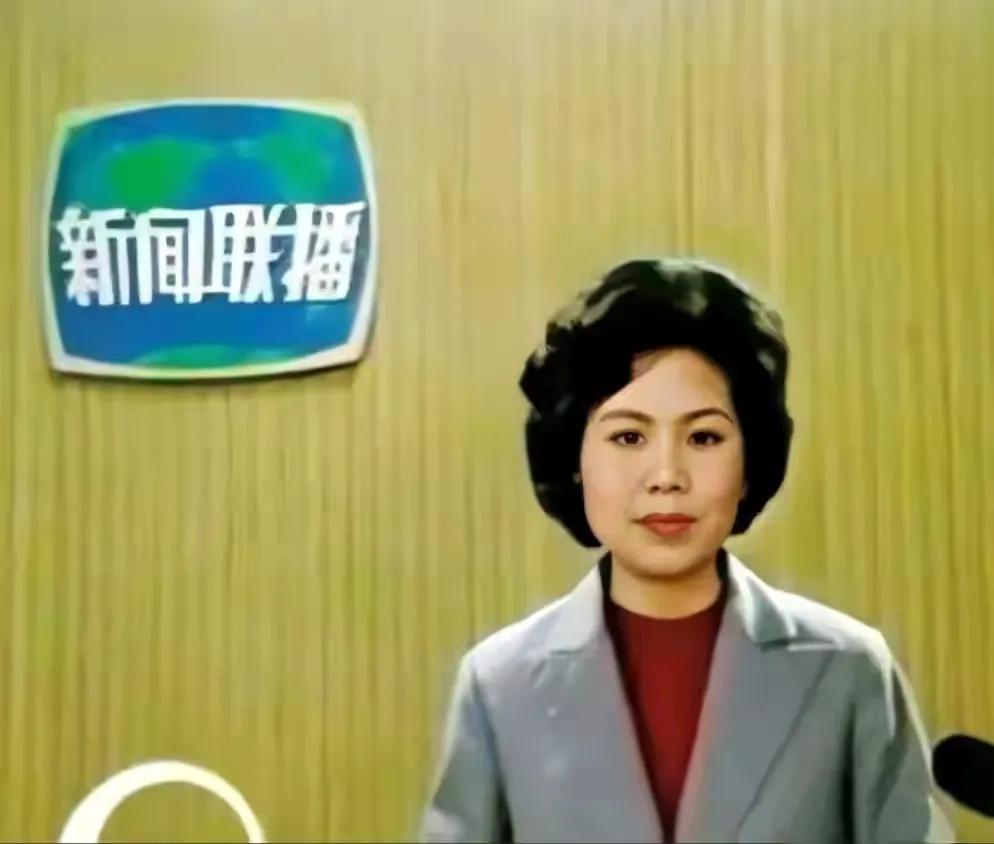 央视播音33年，搭档罗京去世后自请离职，74岁的刑质斌如今怎样了