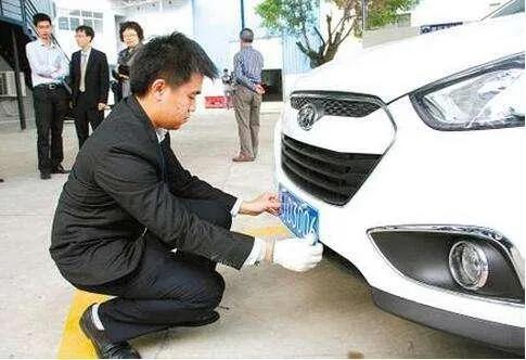 4s店上牌费用是车管所的费用吗,4s店收400元上牌费贵吗