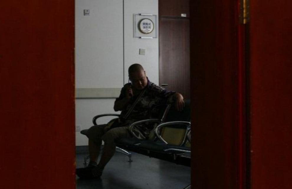 医院假章诈骗,男子刻萝卜章诈骗300亿