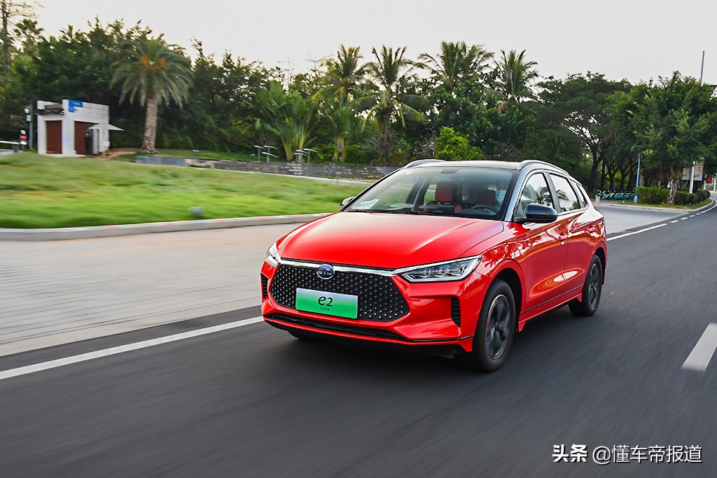 新能源比亚迪e2汽车测评,全新比亚迪e2到店实拍
