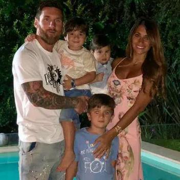 梅西致敬生命中最爱的两位女人,梅西球王真实感人故事