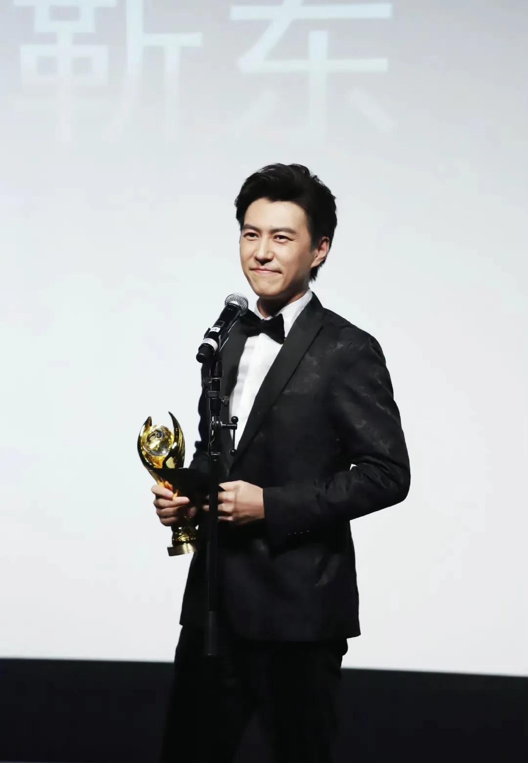 李佳现在有几段婚姻,李佳和孩子近照