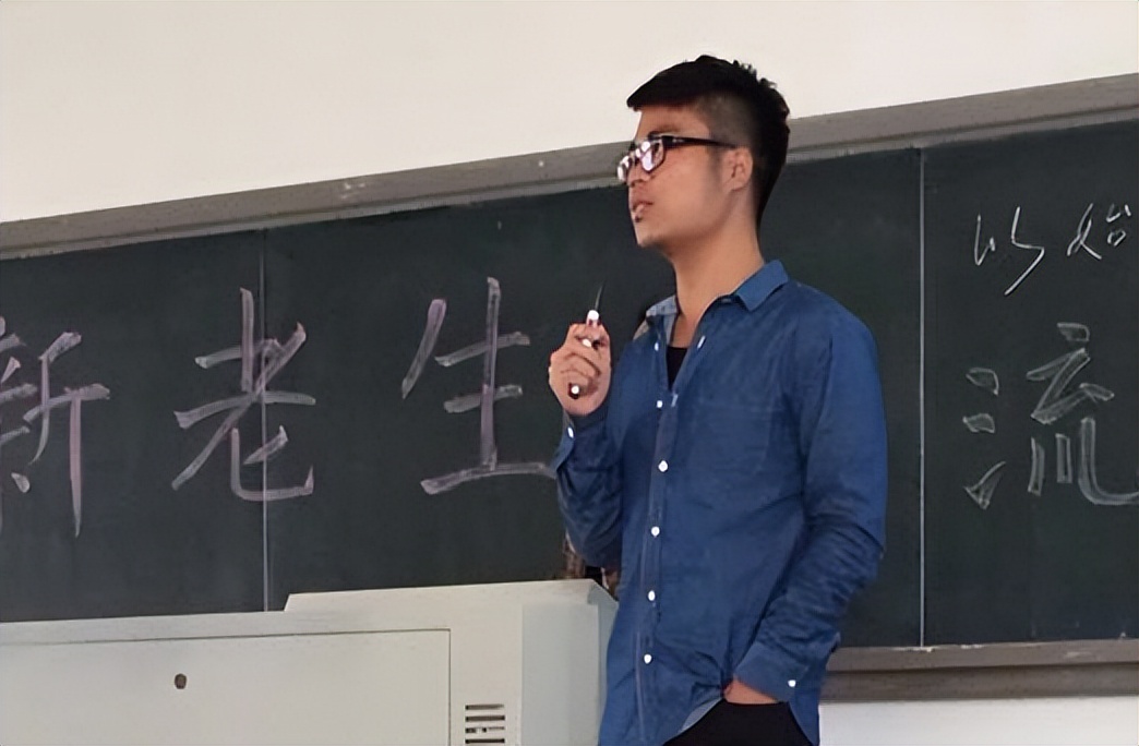 大一开学学生要自我介绍么,学长对大一新生的自我介绍