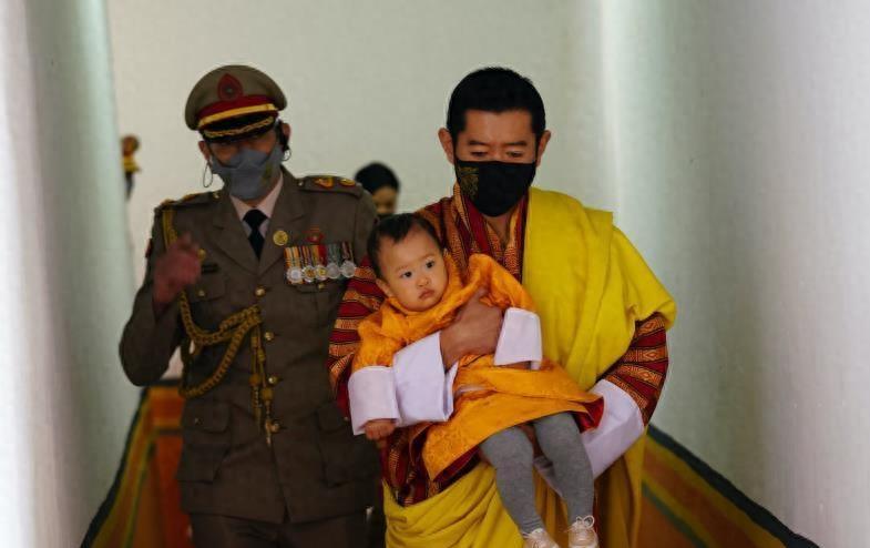 王室小公主视频,小公主和两个小王子