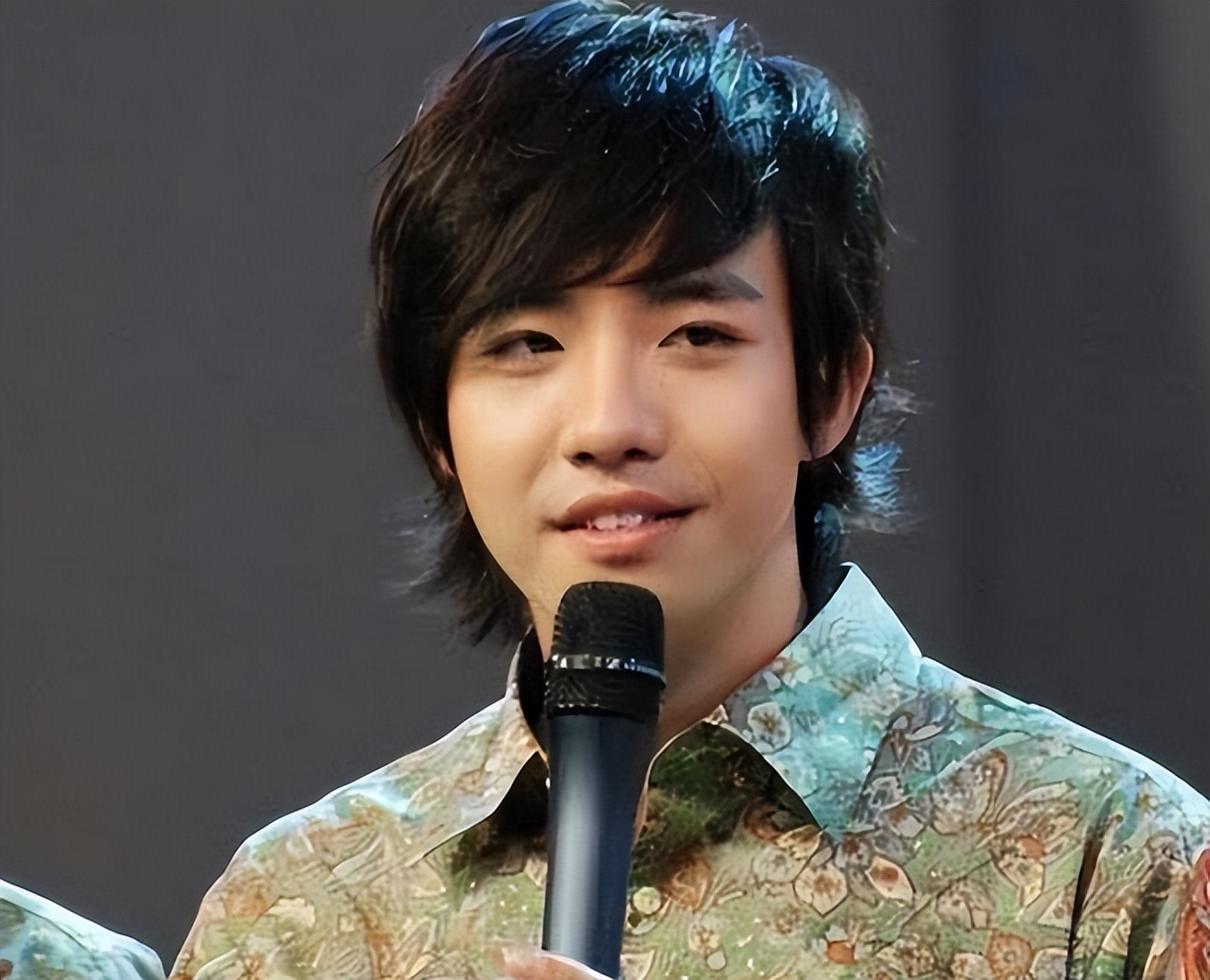 俞灏明从青涩国民弟弟到成熟,俞灏明被毁容偷偷抹眼泪