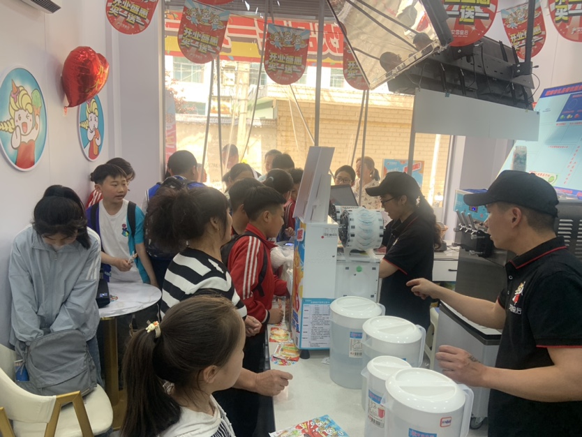 开个奶茶店加盟还是自己做比较好,奶茶奶茶店加盟哪家好