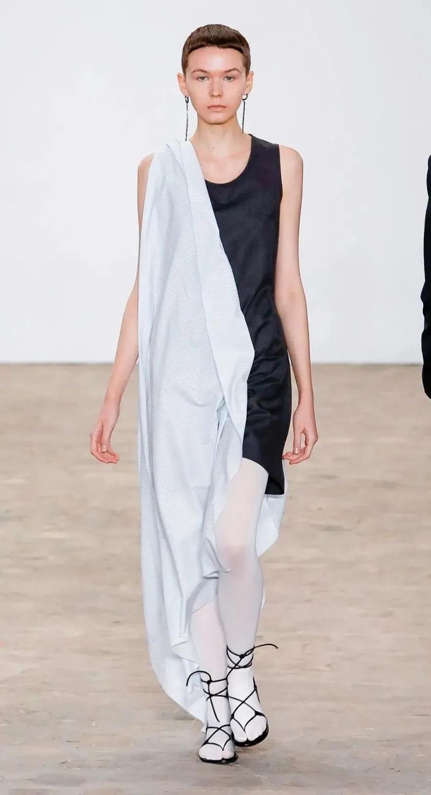 优雅、街头、暗黑揉为一体，拥有独特立体美学的韩国品牌